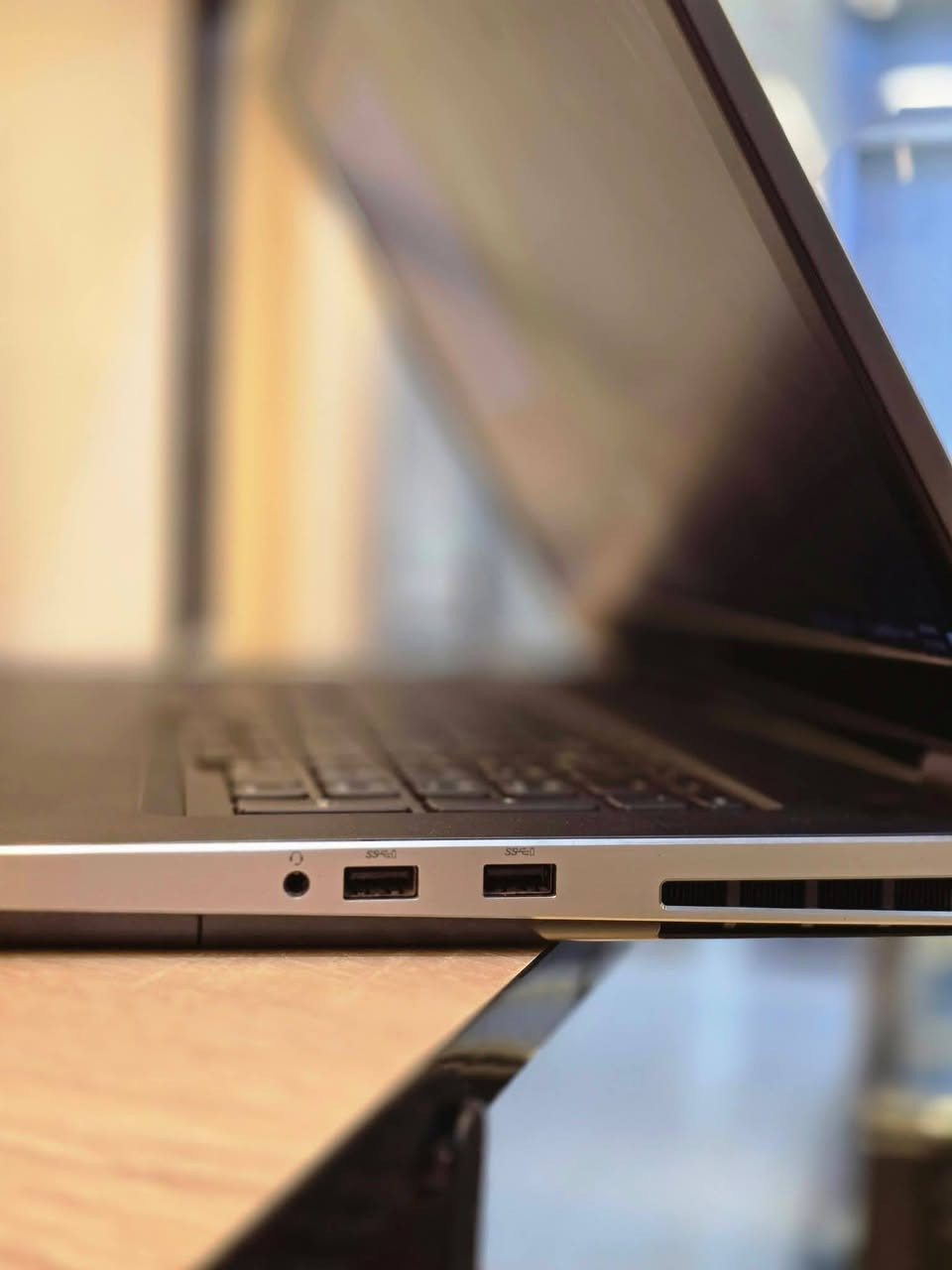بكارت شاشة 8GB، نيفيديا RTX4000 بمعالج Cori7 Gen9 وبسعة رام 16GBDDR4 🔥🔥
💻 Dell Precision 7740 Workstation

⚡ المعالج: Core i7-9850H جيل 9 فئة H

⚡ الرام: 16GB DDR4

⚡ الهارد: SSD NVMe 256GB

⚡ يدعم تركيب 4 هاردات

🔥 كارت الشاشة: NVIDIA Quadro RTX 4000 8GB

⚡ كارت داخلي: Intel UHD Graphics

✅ مناسب للتصميم والهندسة

✅ مناسب للمونتاج

✅ مناسب لـ AutoCAD / 3D Max / Revit

✅ مناسب لبرامج Adobe والذكاء الاصطناعي

💪 محطة عمل احترافية بثبات عالي وتحمل للشغل الطويل

💰 السعر: 780,000 دينار فقط

🚚 توصيل مجاني لجميع المحافظات

📲 راسلنا الآن قبل نفاد الكمية 🔥

📍 بغداد - الأمين الثانية - شارع النواب

☎️ *********** واتساب + اتصال

☎️ *********** اتصال فقط
