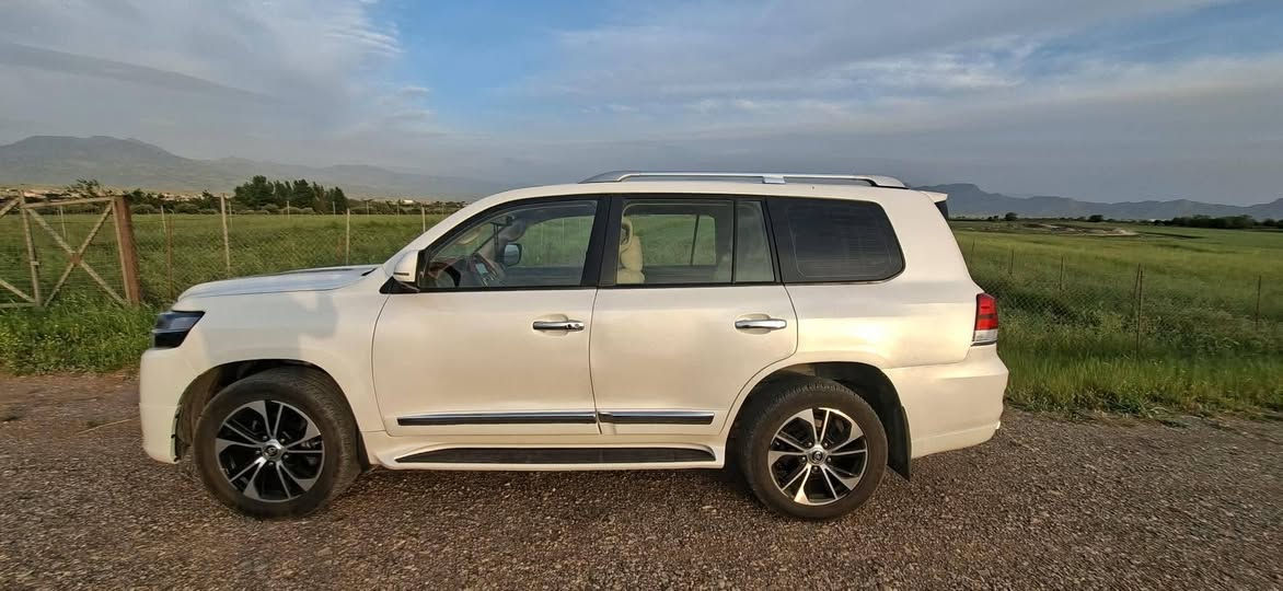 Toyota Land cruiser وەنەوشە
مۆدیل 2013 ⬅️ کراوە بە 2021✔️
گێر ئۆتۆماتیک
سعر $ 320 گەڵا و معامەله
بەناو خۆمە تەحویل و غەرامە بەشەرت  
سڵاید و بەسمە  ناوزەرد 
بەشەرتی گێڕ و مەکینە و ئەکسل و دەبڵ ئەکسل و شانسی و کارەبایی 
هەموو گیانی بەشەرت 
چوار تایە و ویلی لۆکی بۆ بەستراوە
مۆدیلی کراوە بە 21 لەسەر ساغی دەعم و لێدرانی پێوەنیه 
بۆیاخ سێ پارچەی پێشەوە ڕەش و دوو دەرگای سایەق بۆیاخ لەگەڵ چەمەلغی دواوە لای سایەق معجون
شوێن :  ڕانیه » سەنگەسەر 
بۆ پەیوەندی  📞 *********** رانية, السليمانية
