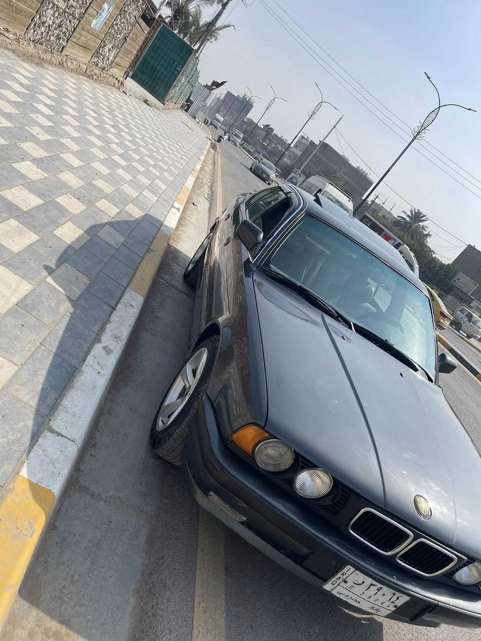 السلام عليكم 
بي ام دبليو ٥٢٠ موديل ١٩٩٠ للبيع 
محرك سته سلندر مسكر عدل 
سياره كير عادي كلش نشطه صدرها طقه ماتسمع بي اطلع وين مايعجبك ما شاء الله عليها سلايد طقتين 
ويل هامان رياضي ١٧ جام كهرباء تبريد عاطل منظومة كاملة 
سياره مشروع وطني رقم بغداد بسمي (شرط تحويل) ثاني يوم 
سنويتها منتهية صارلها شهرين رايدها ب٥٥ وبيها مجال 
مكاني بغداد البلديات 
بيع فقط 
اتصال***********
