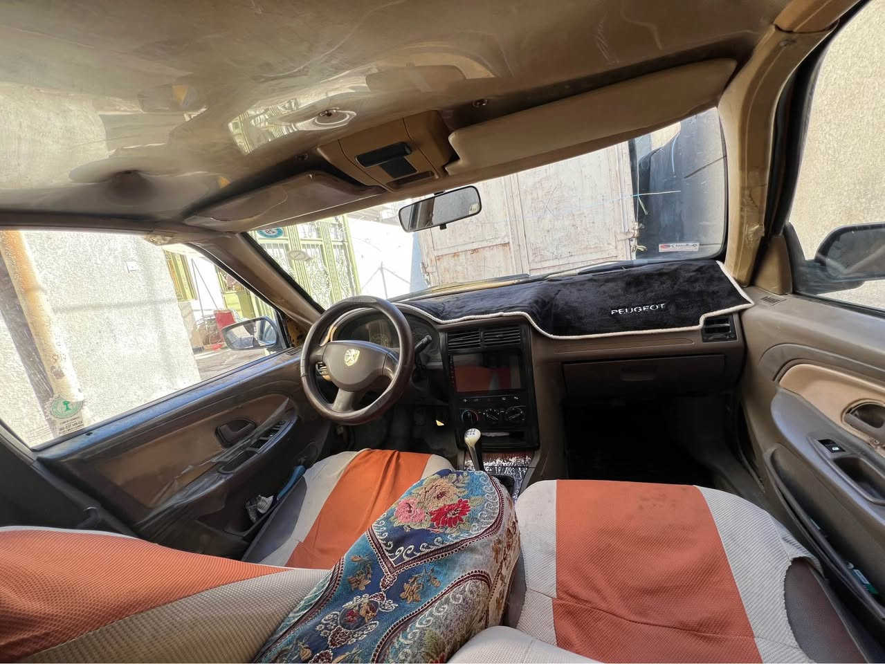 سياره حلوه داخل وبدي كلش حــــلــ𝑛𝑖𝑐𝑒ــــو شاشه جبيره دشبول عالي دوشمه سياره مال شغل بيها مكينتها تبخر بس تشتغل وتمشي كير جديد كلج حداده حلوه سياره ما ناقصه بس التجفيت والمحرك ما مفتوح السعر ٢٠ وعليها هيئه وغرامات اقل الورقه طايحه من السعر للتواصل على رقم الهاتف غير متواجد على الفيس *********** البصرة, العراق
