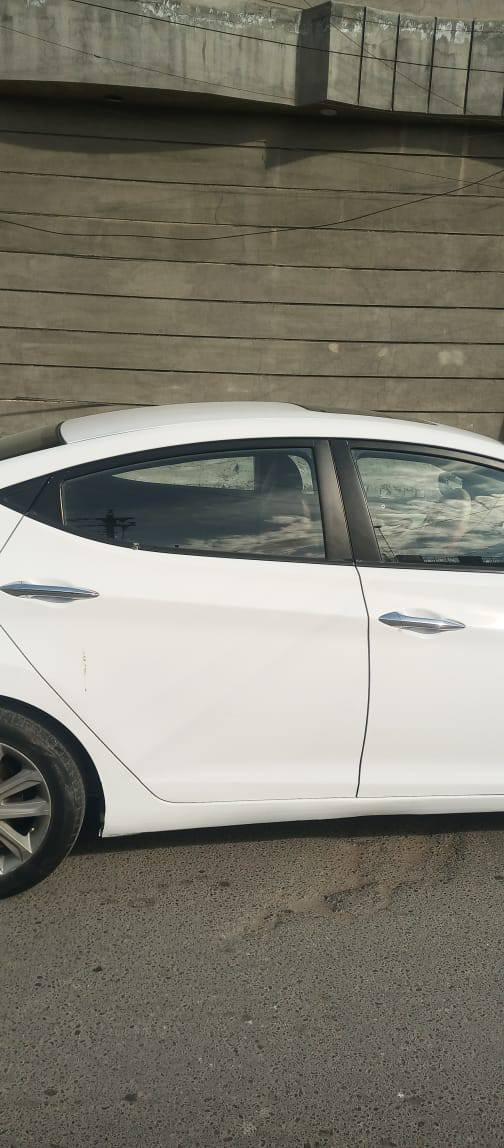 السلام عليكم...
النترا 2015 خليجي ابيض ، بغداد محرك 1800 ، فول مواصفات عدا البصمة  تبريد قطعتين ، تحكمات ستيرين ، مري شفط ، اشاير بالمري ، فتحة ، اربع دسكات .
السعر الاتصال  على الرقم
***********
المكان بغداد
