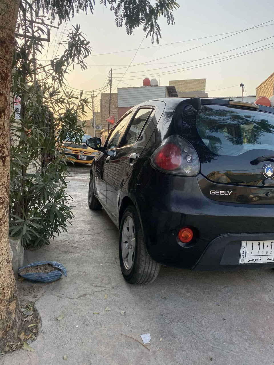 سلام عليكم
بانده موديل ٢٠١٦
رقم واسط مشروع وطني 
كير مكينه مكفولات 
المكينه ١٦٠٠ 
كهربائيات كلها شغاله 
صدر جديد 
تخم تاير جديد 
سياره جديده بمعنه الكلامه 
مكان بغداد الامين 
السعر ٥٢ وبيها مجال 
***********
