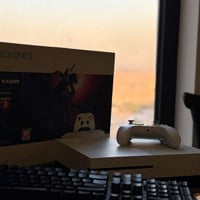 🎮 للبيع Xbox One S سعة 1TB 🎮 الجهاز نظيف جداً وحالته 99%، شغال بدون أي...
