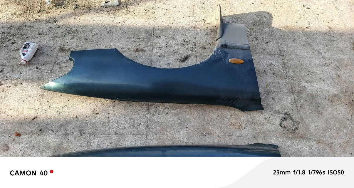 السلام عليكم
اربع ابواب ( بطاين ، وجامات ) كامل 
جاملغ 2 يمين ويسار 
وبوند 
السعر (300 الف ) وبي مجال للطيبين 

***********
