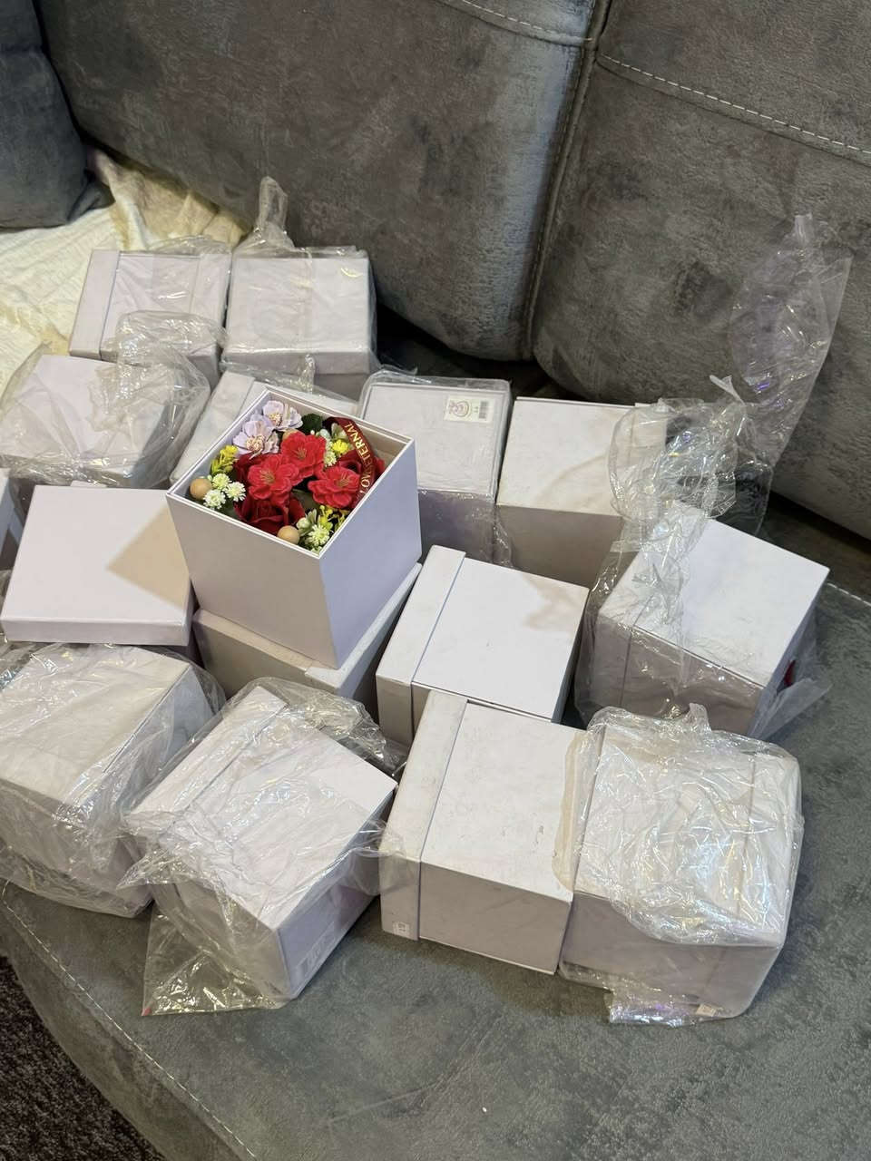 بوكس مع الورد فد شي راقي ابيع شعلة عندي ٣٠ قطعة
متوفر توصيل 
#الجميع


**إذا كنت صاحب هذا الإعلان وتريد حذفه لأي سبب، رجاءا أرسل رسالة إلى الدعم الفني**