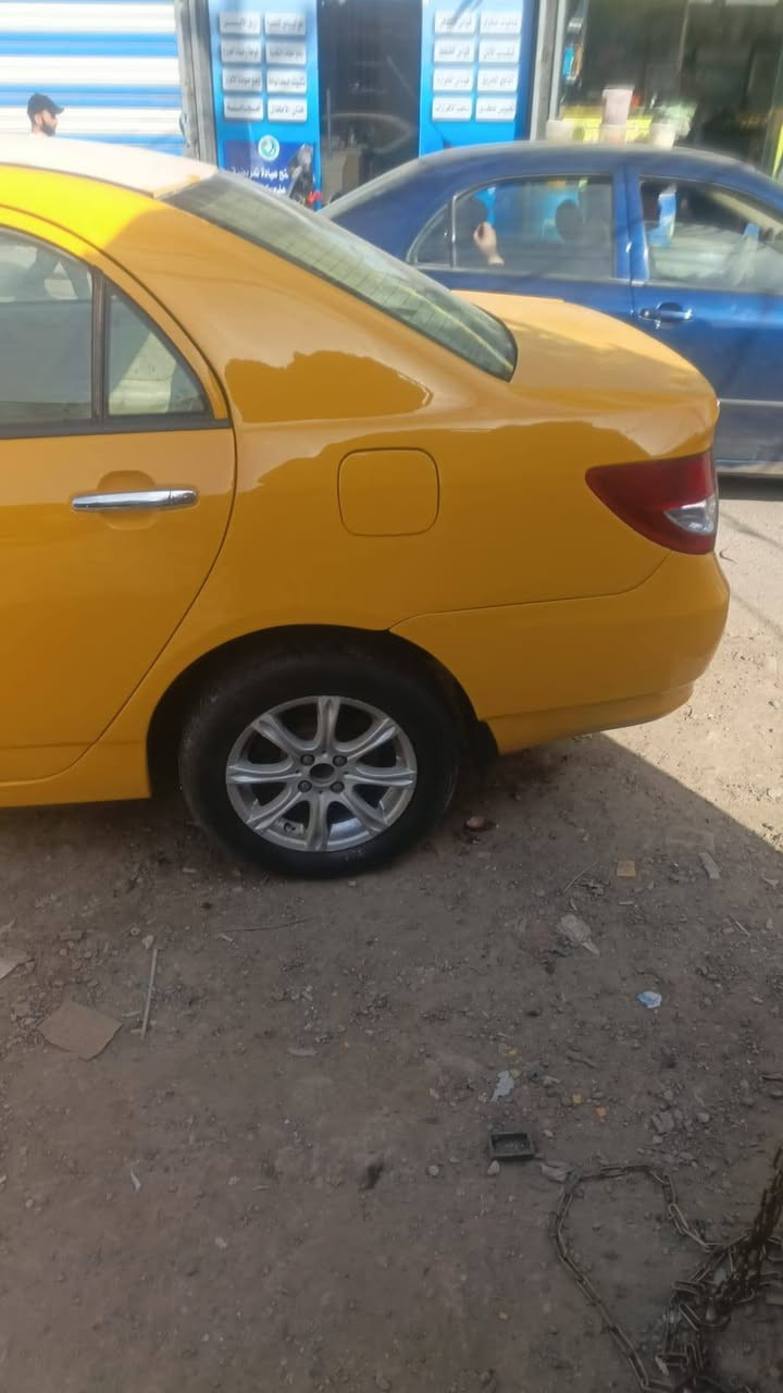 سلام عليكم بي واي دي موديل 2010 للبيع سياره مصبوغه حزام مكفوله من اي ضربه من دعاميه الى دعاميه سياره محوره كورلا ١٨٠٠ اوتو سنويه مشروع وطني هيئه عليه سنه سعر 48 بيها مجال اخوان ممتواجد على فيس مكان بغداد الكريعات قرب ساحه صدرين ***********
