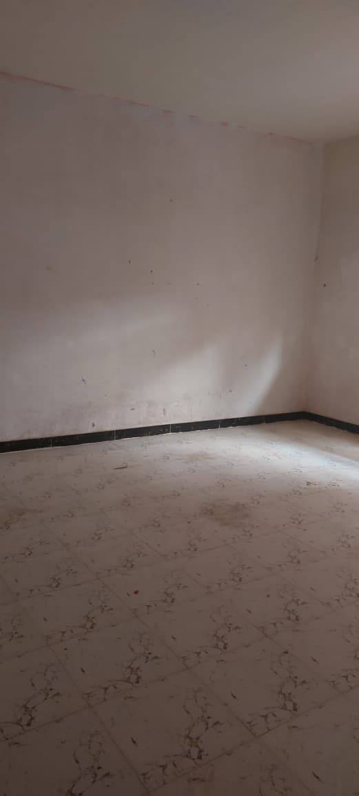 اللهم صلي على محمد وآل محمد
دار للبيع 🏛️   بسعر مناسب 
⛔   حي  الصدر الاول
⛔ خلف مدرسة رقيه 
📈 المساحة   :  240م 
يتكون من :  
- غرف نوم عدد 2
- صالة 
- دورات مياه عدد
- استقبال 
- مطبخ
كراج 

☎️ للأستفسار والمعاينة اتصل على :
***********
الرقم يحتوي على واتساب 
📍 زيارة مكتبنا الكائن في : حي الصدر الاول السايدين قرب مطعم كباب نذير 
📥 مكتب أدم
