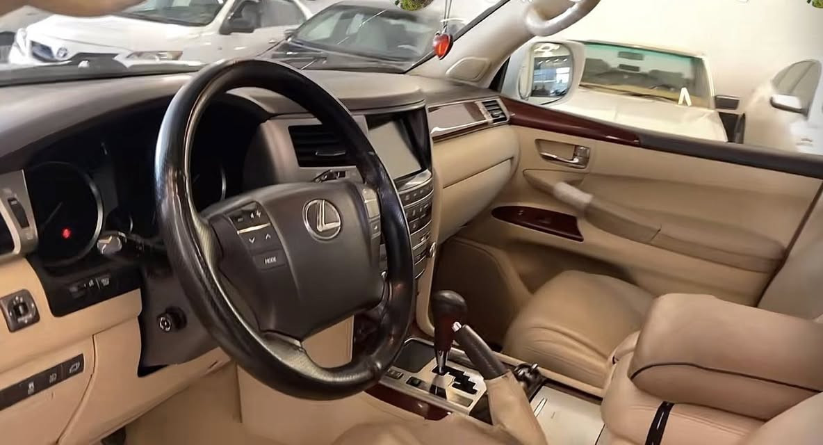 سلام عليكم
لكزس ٢٠١٣ بريمر فول فول للأخير فول مواصفات ماشية ١٧٨ الف كم كير محرك شرط من كل نواحي من فتح من بخار او صوت او صرف تبريد حدادية كهربائيات كله شرط تحويل غرامة وكالة شرط دينار نقص مابيه و مواصفات معروفة بعد ميحتاج وصف سيارة بيه ٤.٥ قطعة صبغ بدون دواخل او ايرباك شرط فحص سواسي بطانة كله مكفولة شرط 
سعر ٣١٨ مجال بسيط بيع مراوس ارقام شمالية
عنوان أربيل
***********
