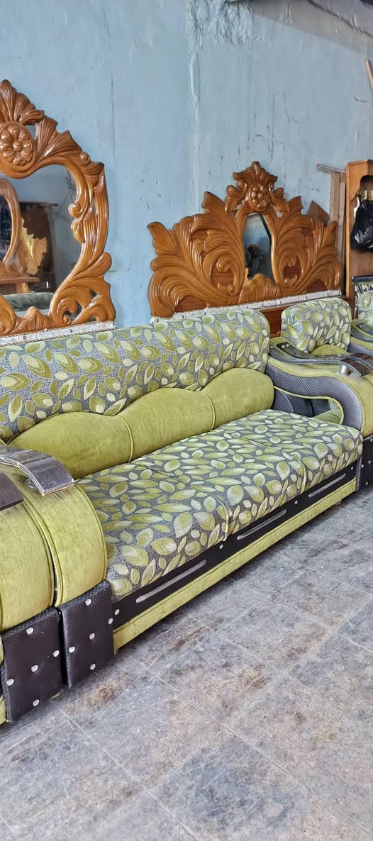 طخم 5قطعه يصير ديوان يدات حل وشد براغي خشب  السعر 150 تواصل خاص ***********
