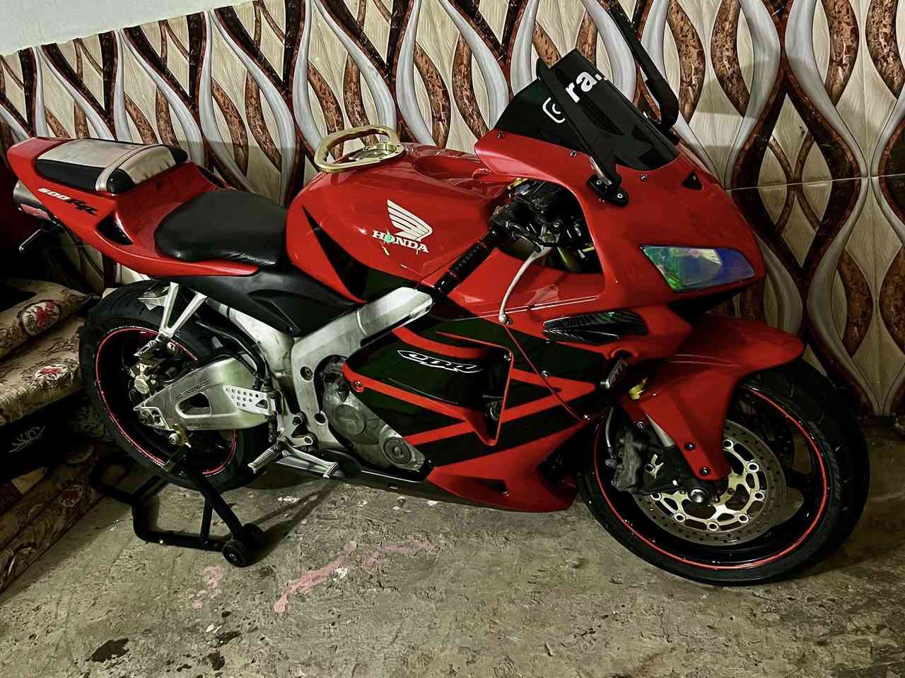 سلام عليكم دراجه للبيع RR 600 موديل 2006
دراجه كفراتهه شخط ما بيهه دراجه عارضهه28 وبيهه مجال مكان بغداد التاجي 
تفاصيل اكثر خاص 
واتساب ***********
