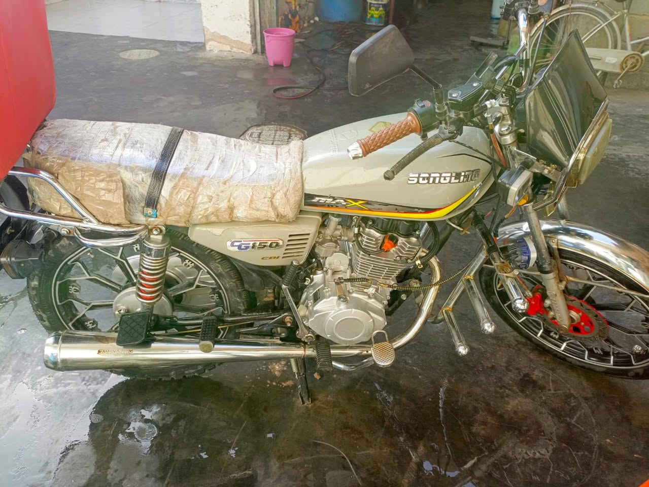 السلام عليكم 
دراجه ايراني لبيع نضيفه وعلى فحص 
الرقم ***********
