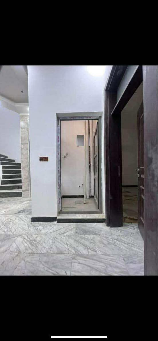 دار سكني للبيع  | طابو صرف | الجامعة
_______________________________
 الموقع | مميز جداً على شارع 20 م 
_______________________________
 المساحة | 100 م2
الواجهة | 10 م
_______________________________
تفاصيل  بناء حديث جداً :
🔹 طابقين  كونكريت : 
3 غرف نوم 
 استقبال + صالة2 + مطبخ + صحيات متكاملة 3
______________________________
للاستفسار اكثر زورونا في مكتبنا الكائن في :
ديوانية - الجزائر- مقابل برج الامراء 
مجاور مستشفى الحياة للعيون - د.حسنين
او الاتصـــال على الارقام
***********
***********
