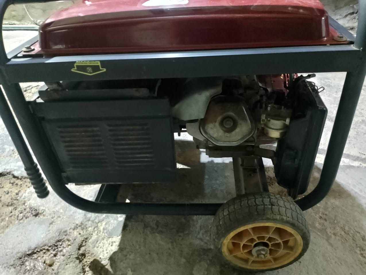 📢⚡ مولدة 5 كي في (5 kVA) ممتازة للبيع! ⚡
للبيع مولدة بنزين بحالة ممتازة وجاهزة للعمل فوراً.
​📋 المواصفات والتفاصيل:
​القدرة: 5 kVA (تشغل أجهزة المنزل🏠 الأساسية:  ثلاجة، مجمدة، إضاءة ).
​الحالة: (ممتازة / مستعملة بنظافة / بحالة الجديد).
​نوع الوقود: (بنزين⛽).
​نظام التشغيل: (تشغيل هندر/ سلف - 🔑مفتاح).
​المحرك: يعمل بكفاءة عالية،واقتصادية جداً في استهلاك الوقود.؟📞*********** واتساب

