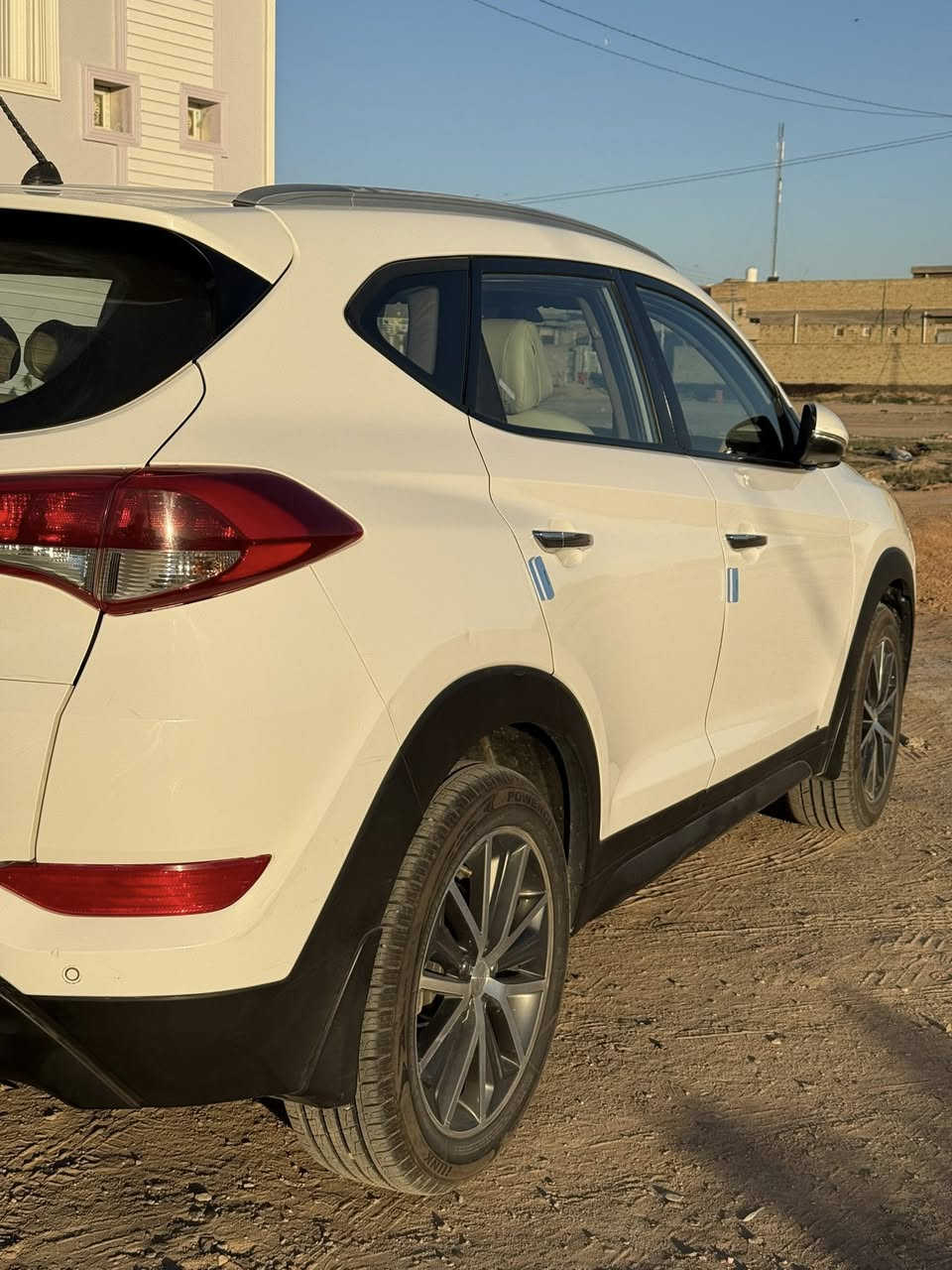 السلام عليكم
توسان ٢٠١٦ شكل ال ٢٠١٨ خليجي مكفولة من كلشي ما عدا بارد زغير بركن البنيد باسمي رقمها نجف 
مكاني النجف - الحيدرية 
‏‭٠٧٨١ ٢٩٧ ٢٥١١
