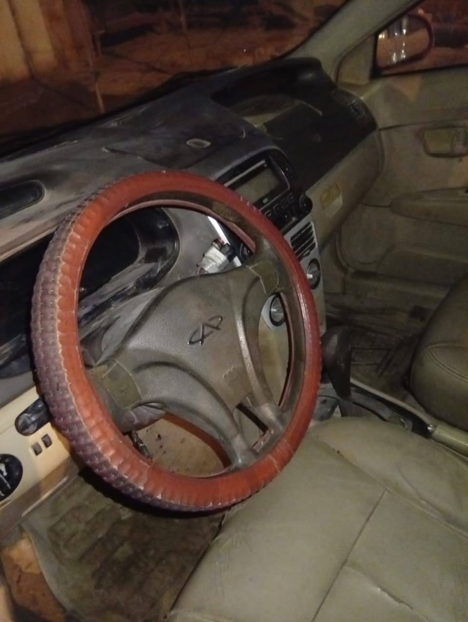 السلام عليكم عندي سياره شري فلاوين موديل 2013 سنوي صقط بل 2020 مكينه وكير كورلا بيكجيو تون مطلعينه من التجفيت كهربائيه كله شغال تواير اربعه جدد باتري جديد سعر16 بيه مجال قليل الى الشاري  لا ستفاسر ***********
