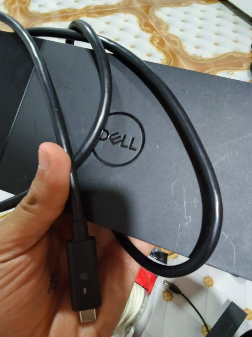 هذا الجهاز هو قاعدة إرساء (Docking Station) من ماركة Dell. موديل WD15 المحمول عبر منفذ USB Type-C. سعر 50 وبي مجال رقم الاتصال *********** عنواني بصره ابي خصيب يوسفان
