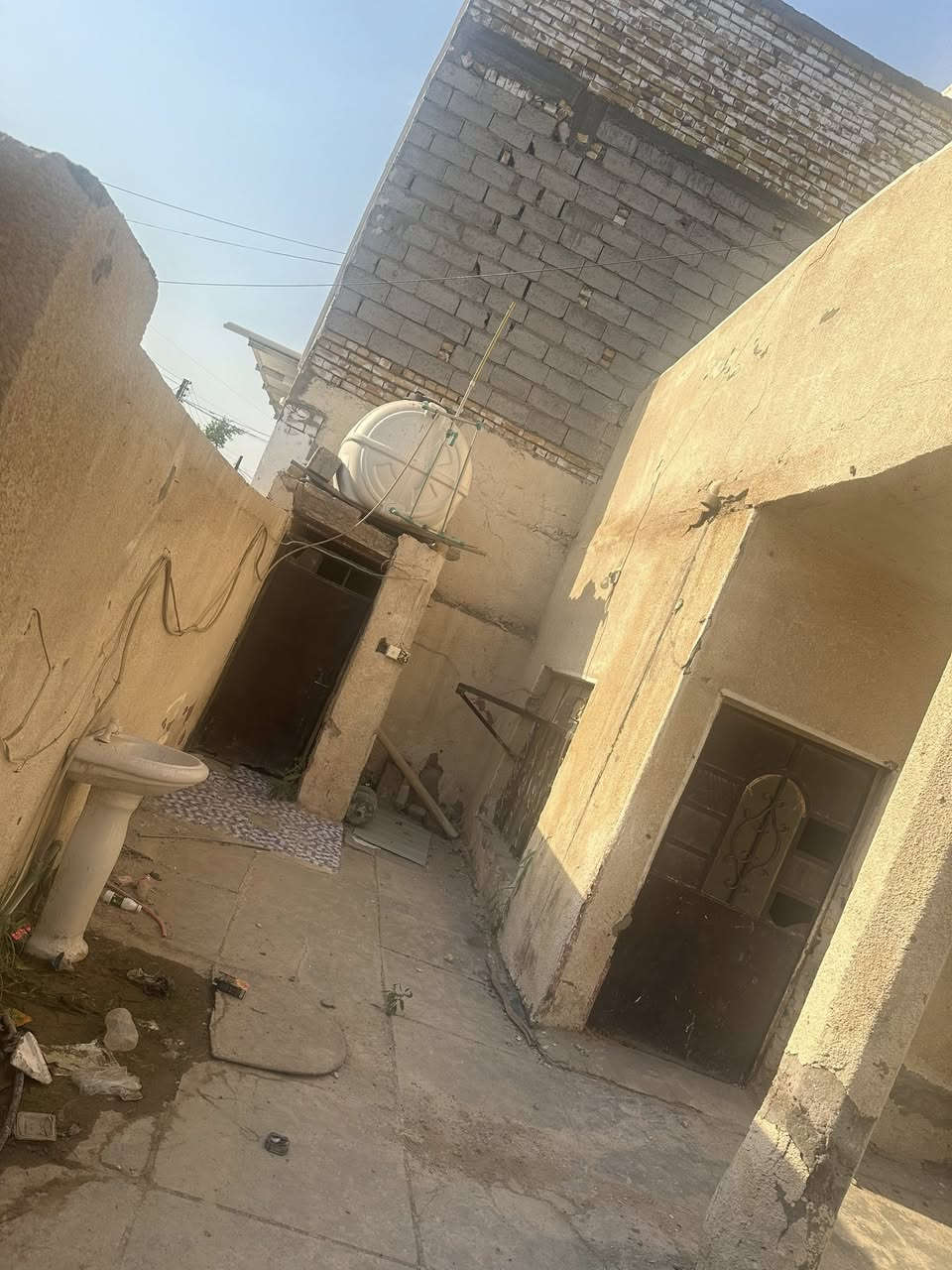 بيت مساحة 125 متر مربع واجهة 10 متر والنزال 12 ونص البيت بحاجة الى ترميم بسعر قطعة
منطقة السكلات ال14 خلف النادي 

السعر 38 وقابل للتفاوض 

للاستفسار ***********

مكتب الفرطوسي
