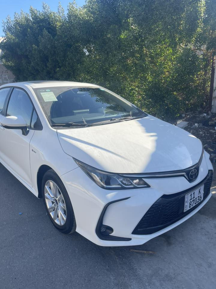 تويوتا كورولا هايبرد 2025
‏Toyota Corolla HEV 2025 
مرقم بغداد الدولي 
فول مواصفات كشن كهرباء
حجم المحرك 4cylinder 1.8L هجين
عزم الدوران 142 نيوتن / متر
مرتبط بناقل حركة أوتوماتيك 
مفتاح التشغيل بصمة 
 فتحة سقف
دفع ثنائي FWD
رادار
تحديد المسار
لايت زينون
كشافات
بك لايت LED 
دخول بصمة ذكي
حجم الاطار 205/55R16
ويل كب 16
حساسات ضغط الاطارات 
اشارة في المرايا الجانبية 
المرايا قابلة للطي 
عدد AIR BAG 8
هاند بريك كهرباء 
ا ABS 
دشبول شاشة ديجيتال
 شاشة
كاميرا 
مقود جلد حياكة 
مثبت السرعة Cruise 
تحكم مقود
ا Bluetooth   
‏.CarPlay
مخرج منفذ الطاقة 
فحص نظام السيارة 
5 راكب
المقاعد اسود
مثبت مقعد الأطفال ISOFIX 
تبريد شاشة 
قطعتين تبريد  
أوتو هولد Auto Hold  
نظام مانع الانزلاق 
حاملات الأكواب
العنوان بغداد البلديات 
السعر ١٦٨
***********
