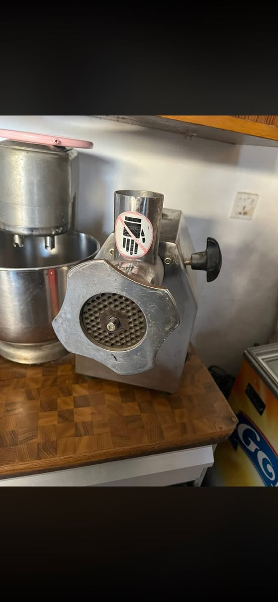 سلام عليكم للبيع اصليه اوربيه وزن ثقيل للبيع ***********
