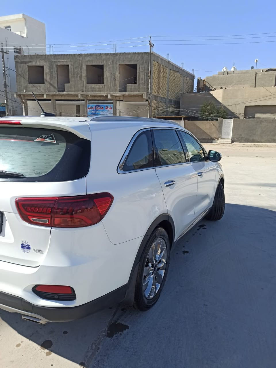 🚘 كيا سورنتو (خليجي) - للبيع :
• الموديل: 2020
• المحرك: 6 سلندر 
• المقاعد: 7 راكب
• ⁠ماشية 80 الف كم 
• الحالة الميكانيكية: كفالة عامة (كير، محرك، حدادية، تبريد )
🔹 المواصفات:
• السقف: بانوراما
• التشغيل: بصمة
• الشاشات والتحكم: شاشة كبيرة، كاميرا خلفية، تحكم ستيرن (جهتين)، مثبت سرعة.
• الحساسات: أمامية وخلفية
• ⁠سايد بربك اوتو هولد(دكمة)⁠.
• المرايا: مرايا شفط (كهربائية) تحتوي على إشارات.
• المقاعد: جلد، تحكم كهربائي.
• التكييف: 3 قطع تبريد (تكييف مركزي متكامل).
• الأمان والقيادة: مانع انزلاق، نظام قيادة ذاتية، ويل كب (عدد 5).
• التصميم الداخلي: دواخل صاج بلادي، سماعات نظام صوتي مميز.
🔹 حالة البدي (الهيكل):
• الكفالة: مكفولة من أي ضربة أو تبديل.
🔹 الأوراق الثبوتية:
• الرقم: رقم جديد، سنوية مجددة باسم صاحب السيارة.
• التحويل: تحويل ملكية مباشر.
• الموقع: محافظة الديوانية .
• لمعرفة باقي التفاصيل الاتصال على صاحب السيارة: 📞***********
