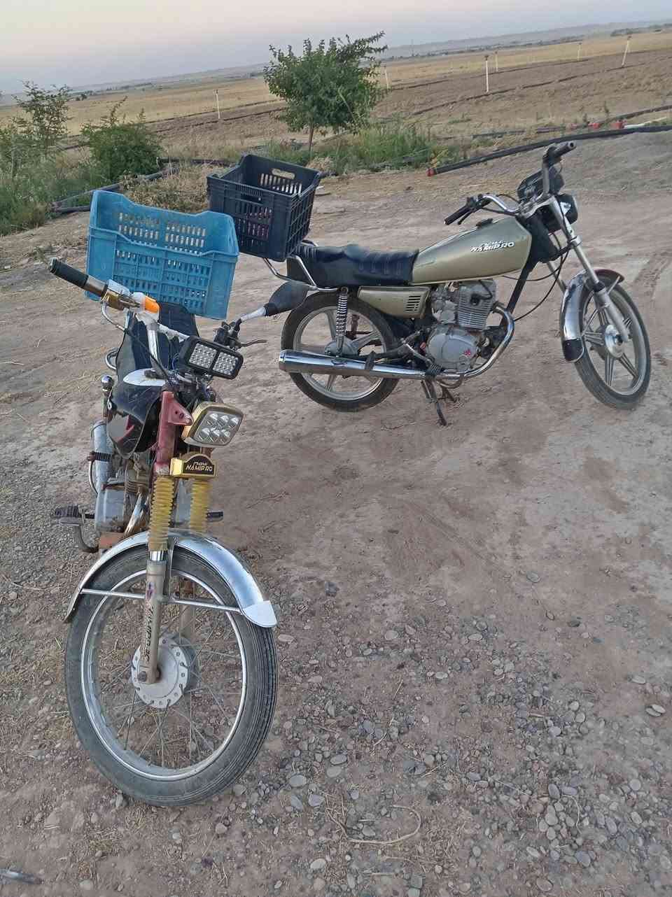 دراجتين للبيع اربعه كير وخمسه كير  الواحد ب 250  كير ومحرك كفاله المكان جلولاء قريه جميله ***********

