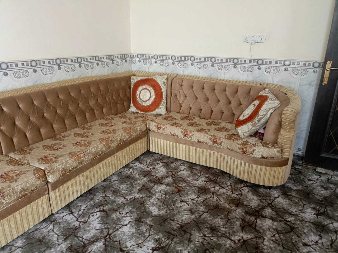 السلام عليكم تخم حرفL للبيع 350 الزبير***********
