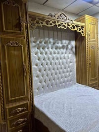 تخت نفرين • خشب ثقيل • موصل