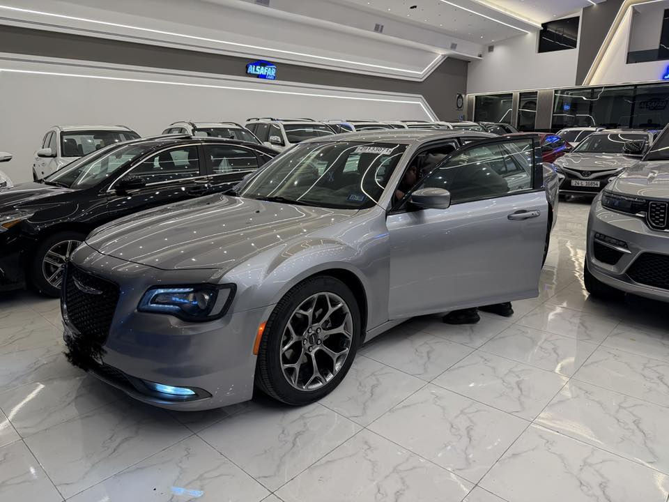 كرايسلر 300s 2018 كندي كلين فول بدون فتحة
باب الخلف السائق كلير فقط الباقي كفاله كلها وضع شركه استخدام شخصي السعر 235$ موجوده بالموصل
*********** واتساب مفتوح
