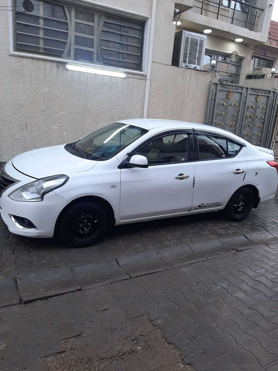 سلام عليكم ... نيسان سني هندي للبيع موديل ٢٠١٩ ماشية ١٣٣ الف بيها بارد فقط اسفل الباب الخلفي الايمن ومكانات زغار بارد حسب السونار المرفق وطلقة بالقمارة وباقي السيارة لا صبغ ولا معجون محرك كير صدر كهربائيات تبريد كلها تمام شاشة وكامرا وحساسات داخل نظيف  رقم بغداد بأسمي سنوية لحد ٢٠٢٩ سعرها ١٠٥ وبيها مجال مكاني الدورة الميكانيك للاتصال *********** ملاحظة .. الرجاء قراءة التفاصيل قبل الاتصال .. تحياتي
