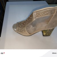 حذاء جديد • مقاس ٣٨ • ينقفل بسحاب