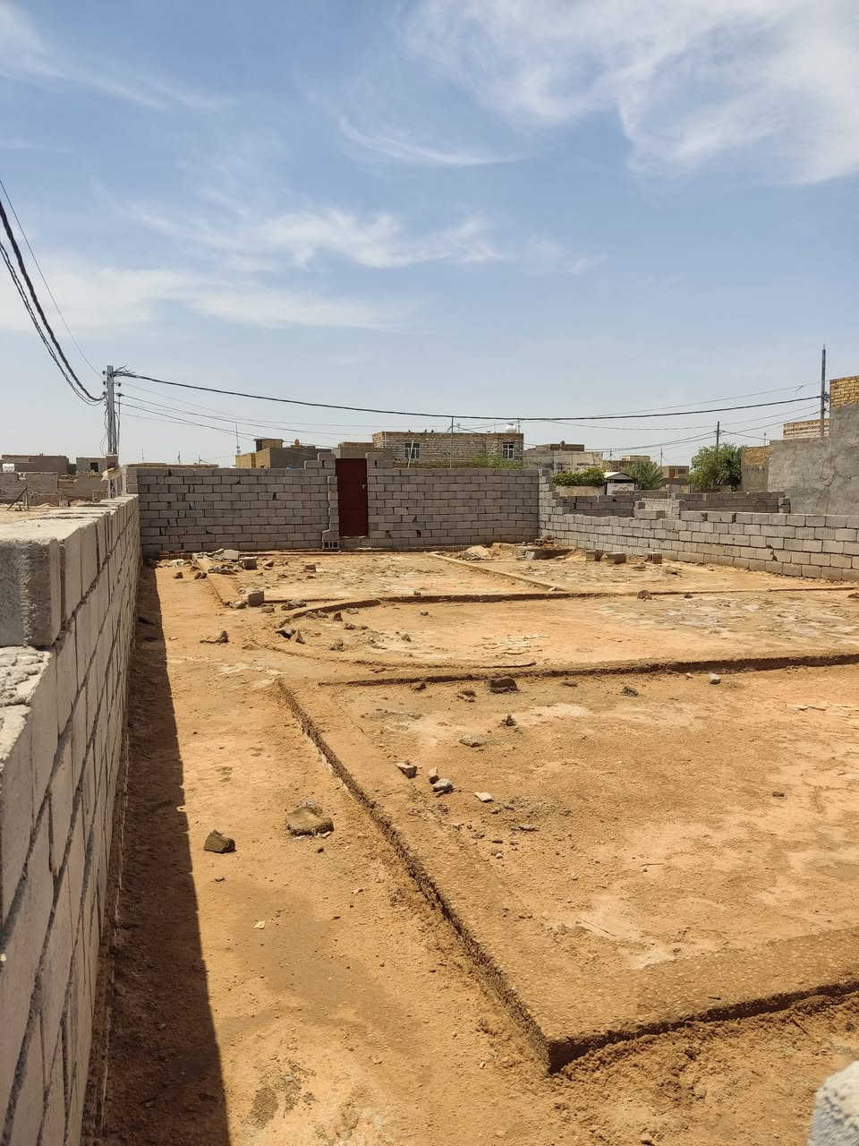 📌 إعلان بيع قطعة أرض سكنية (زراعي مشموله بتطويب) في الديوانية
الـمـوقـع: الديوانية - حي الأمين.
الـمـسـاحـة: 200 متر مربع.
الـواجـهـة: ركن (موقع مميز جداً ).
الـخـدمـات الـمـتـوفـرة:
🛣️ تبليط كامل وشوارع مجهزة.
💧 شبكة إسالة 
🚽 شبكة مجاري متكاملة.
⚡ الكهرباء وباقي الخدمات الأساسية واصلة للموقع.
الأرض جاهزة للبناء فوراً وتقع في منطقة مأهولة وحيوية.
📞 للاإستفسار ومعرفة تفاصيل السعر:
يرجى الاتصال مباشرة على الرقم: ***********
أو مراسلة الصفحة عبر الرسائل الخاصة (دايركت).

