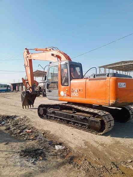 السلام عليكم للبيع حفاره هيتاشي زت مديل 2003 رقم ألماني حفاره بلاديه ومكفوله مامفتوحه بيه برغي حفاره مكفوله كفاله عامه تبريد بلادي حفاره جديدها حداديه زناجيل ورولات وصينيه نضافه 100من 100  حفاره جديدها وبلاديه كهربائيات بلاديه وحفاره جاهز الشغل مابيها اي نقص الإستقرار الاتصال عل رقم ***********
***********
