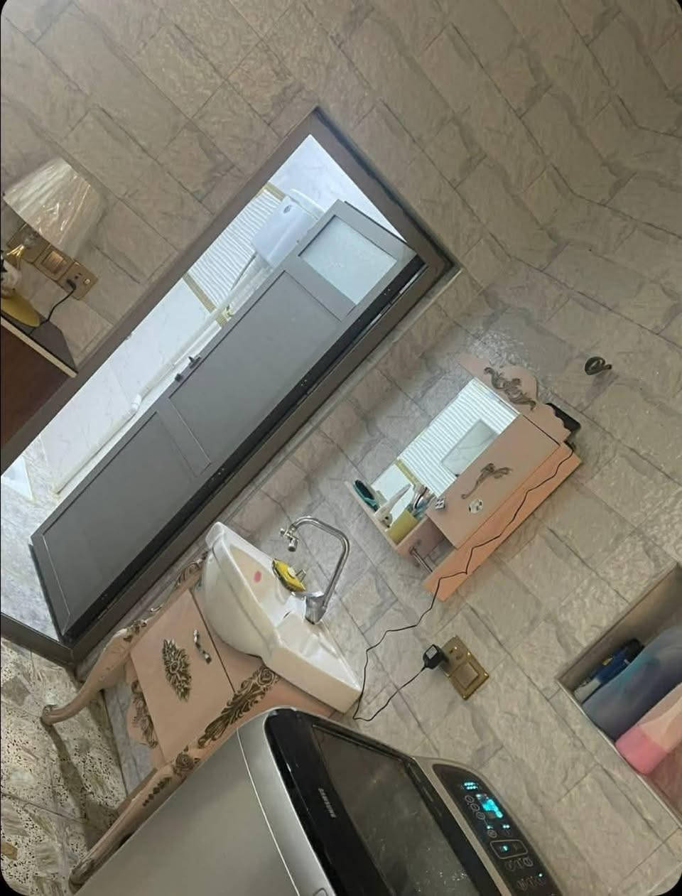 يا اللة بيت للبيع مساحة100مترواجهه 5والنزال 20بناء طابق واحد يتكون من استقبال وهول مع صحيات ومنور وغرفة نوم  بناء حديث عنوان زعفرانية شارع الربيع زراعي بيت بنية بفرع السادس سعره 92 والتفاصيل عل الخاص او الرقم ***********
