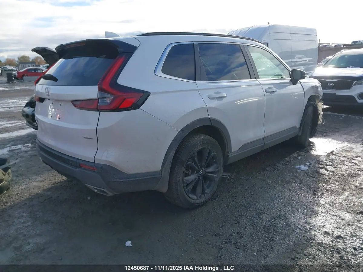 السلام عليكم 
هوندا CRV تورينك موديل 2025 
ماشيه 4000 كيلو 
هذا ضررها في الصور الفيديو موجود يمك في المنشور 
السياره في عمان الحره 
سعرها 187 وبيه مجال بسيط 
الاتصال ***********
