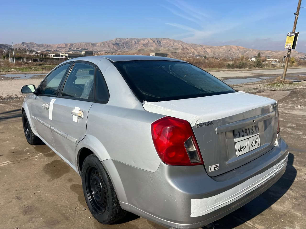 *********** = *********** 
                                       
                                                             لە تەقتەقم 63$.  2009 گئر عادی 160 هەزار ڕۆیوا لۆک ماوەتەوە
سئ پارجەی بۆیاخە بئ دەحم سەقفی بۆیاخی نیە
تبرید پاوەرە کارەبایی توندوتۆلی هەمووی بەشەرت
گئر مەکینە تحویل براوە بەشەرت ماڵی دۆستە كويسينجاك, أربيل
