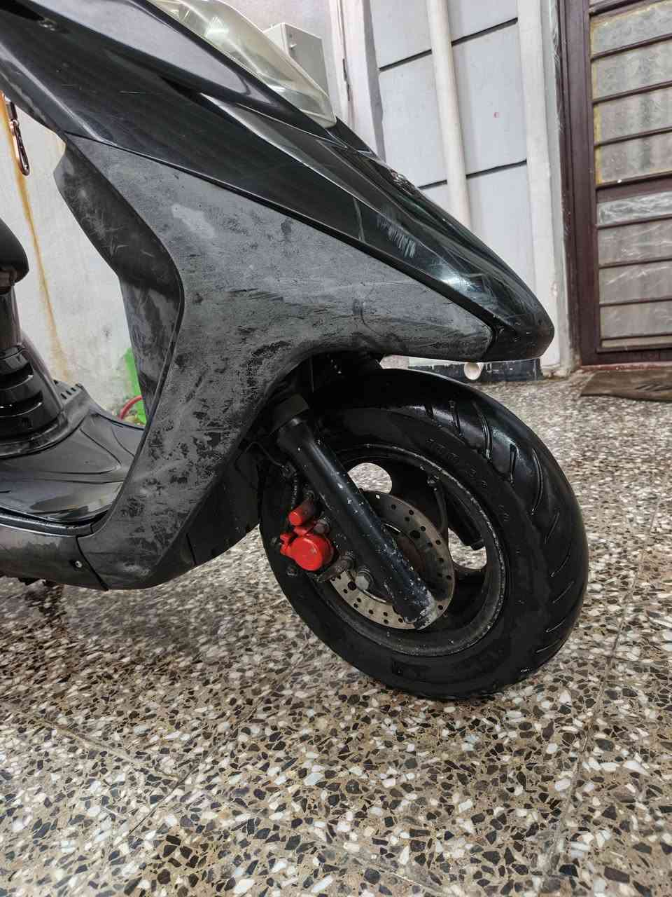 سلام عليكم ابريز فحل لايت ناصي مكفوله كفاله عامه رنبه مختمه برغي ما مفتوح بيها 850 وبيها مجال قليل حك الجيه مكان الدورة ابو الدشير ***********
