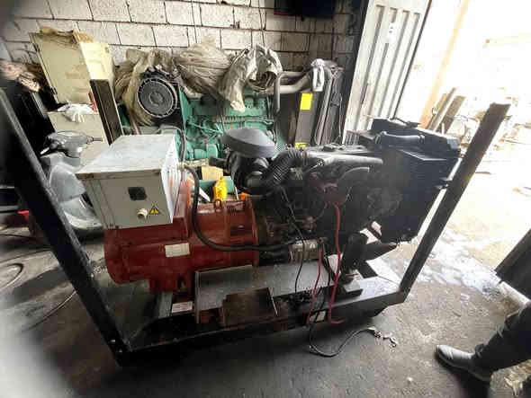 Perkins-50kva 
مولد بيركنس بريطاني اصلي ٥٠كيفي توليد ايطالي  شرط حمل مامفتوح مولد اخو جديد.. 

عنوان: اربيل  اكو توصيل لجميع محافظات العراق 
سعر ٣٥ورقة
*********** واتس اب
