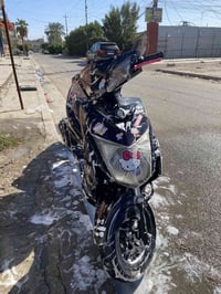 سلام وعليكم سكنس لد للبيع دراجه نضيفه مابيه اي نقص بيه بس الكلوبات عطل...