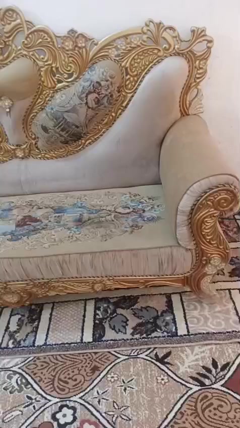 تخم 10مقاعد ملكي جديد كلش اي ضررمابي نضيف جد سعره 375وبي مجال يوجد توصيل داخل كربلاء ***********
