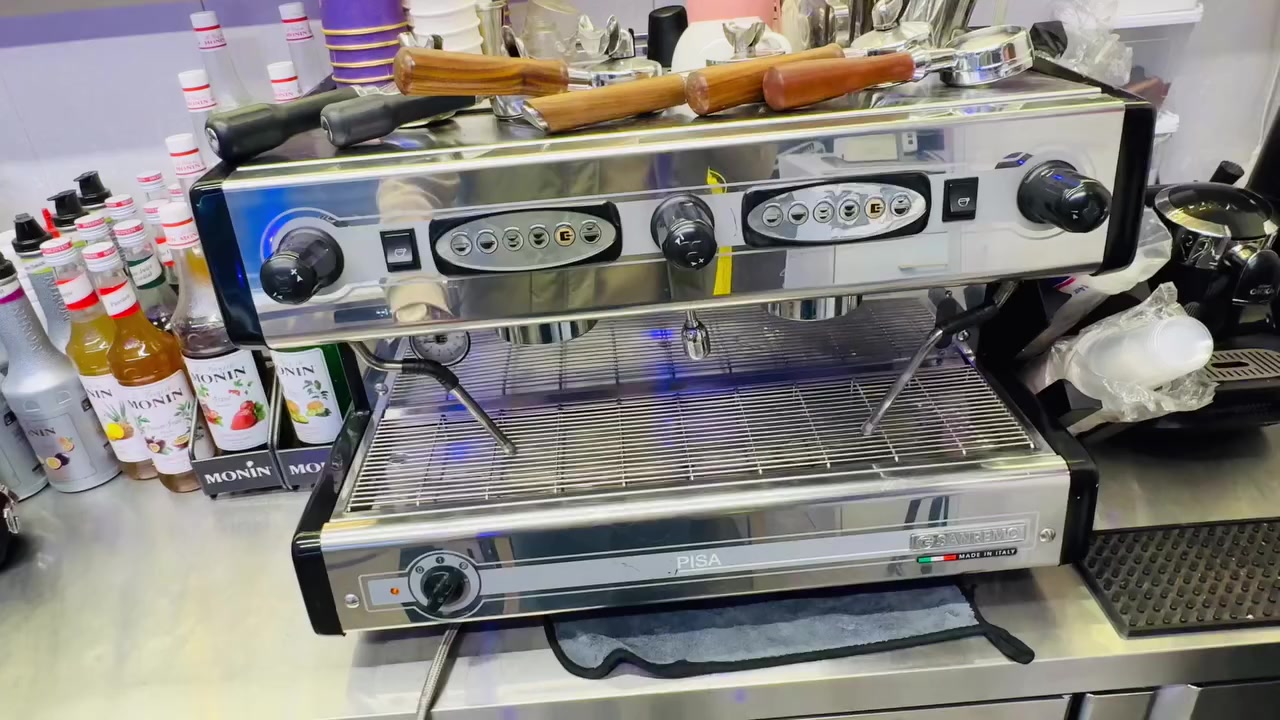 للبيع مكينة باريستا
سانريمو ايطالي الصنع 🇮🇹

مكينة قوية جداً

نظافتها واضحة بالصور

السعر 15$ ورقة وبيها مجال

العنوان بغداد الدورة 

***********
