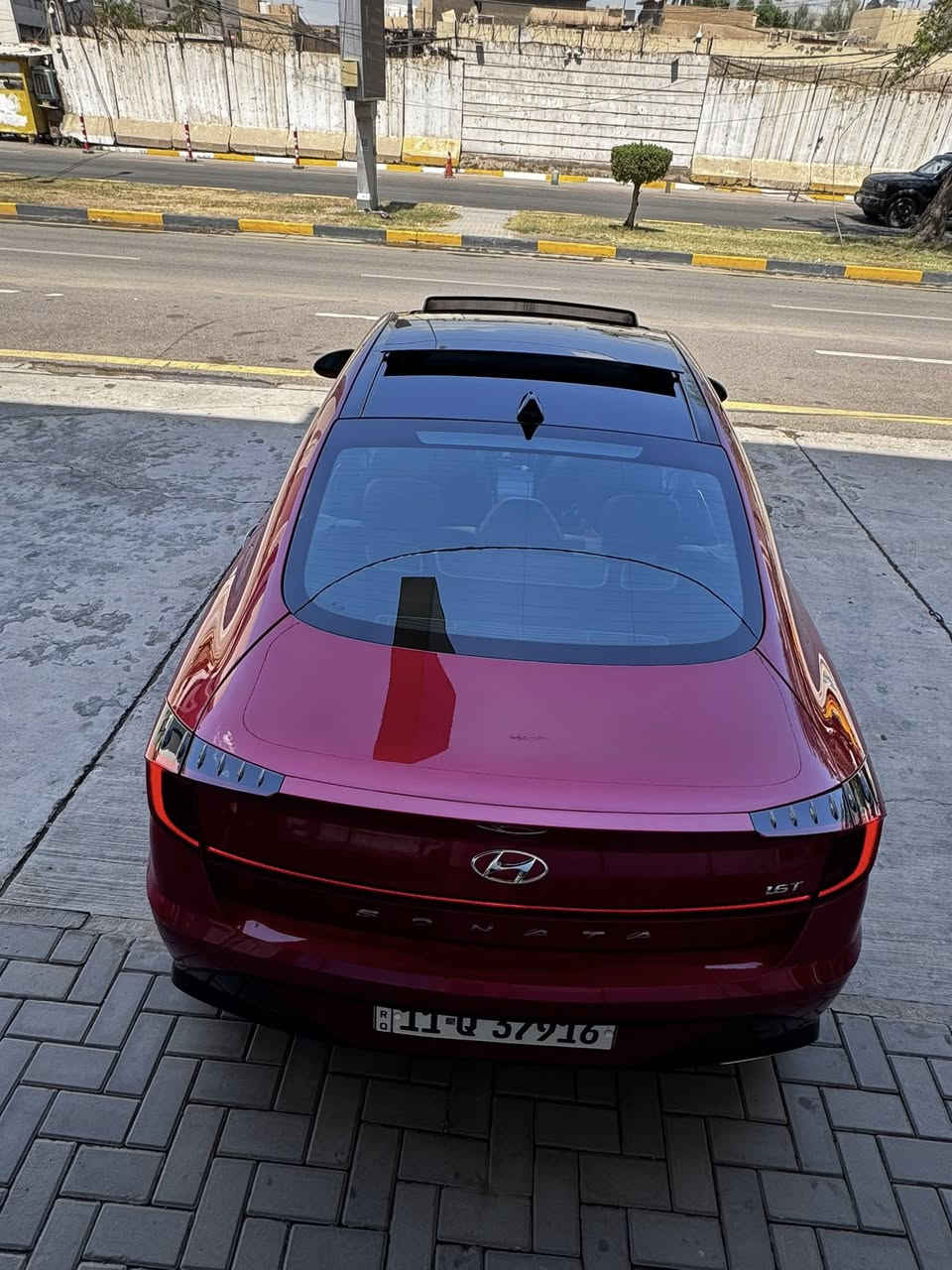 سوناتا موديل ٢٠٢٢ جديده اخت الكلين
بانوراما. 
كشنات جلد ومخمل وخيط احمر
كامره دواره 
بصمه تشغيل عن بعد 
رادار امامي وخلفي وجانبي
ويل ١٩
تحديد مسار 
تشغيل عند بعد 
سستم سماعات بوس
تخم تاير جديد 
شاشة جبيرة 
الدشبول الكتروني 
وبعد هوايه مواصفات 
رقم بغداد الجديد 
بيه فقط طخه اباب الصدر ومبدله بنفس الون يعني السياره بدون صبغ وواضحه بالصور 
السيارة باسمي وجديدة بدون اي نقص 
السعر١٨٥٠٠ ورقة وبيها مجال بسيط 
كراده شارع ٦٢
***********
***********
