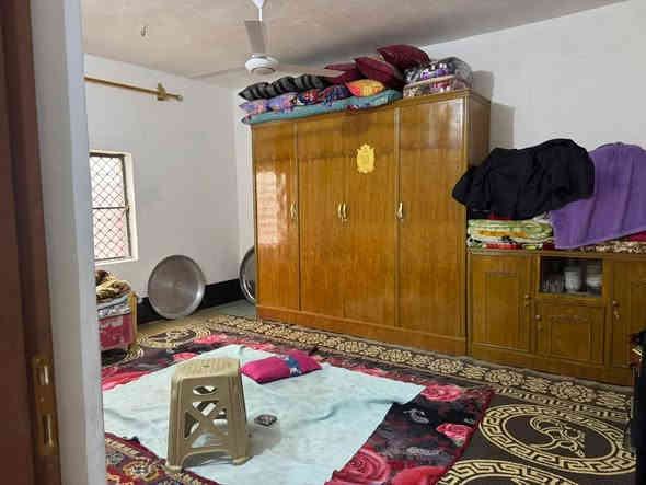 يالله السلام عليكم يعلن مكتب الخبير للعقار عن وجود دار مساحته (1000)متر طابو زراعي سند25تحويل مباشر باسم المشتري
موقع الدار طريق الارزك على التبليط مباشرتا
الدار بناء طابوق مسلح يتكون من غرف عدد ثلاثه مطبخ صاله صحيات استقبال 
السعررر 175مليون بي مجال بسيط
***********
