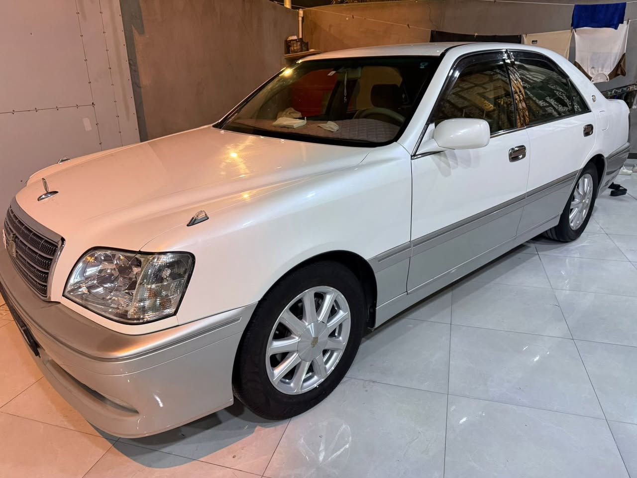 السلام عليكم سياره جنون سياره كلش نظيفه مديل 2002اربع دكم سياره فول موصفات ما عدا فتحه سياره بيه صبغ بي جملغ الامامي صبعين رقم ابو سياره***********
