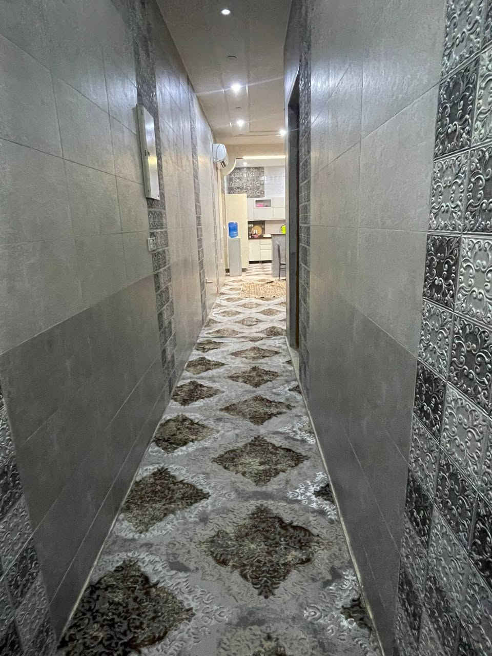 سلام عليكم بيت للبيع في منطقه زعفرانيه حي الامانه مربع الأول مساحه البيت 125وجه6وربع
متكون من 
طابق ارضي متكون من ستقبال وصاله مطبخ مفتوح عل صاله حمام 
طابق اول متكون من غرفتين كبار وصاله حمام 
طابق ثالث متكون من غرفه وصاله 
بيت طابو صرف سعر217وبي مجال   
للتواصل ***********
سلام عليكم بيت للبيع في منطقه زعفرانيه حي الامانه مربع الأول مساحه البيت 125 واجه 6وربع بناء 2024
