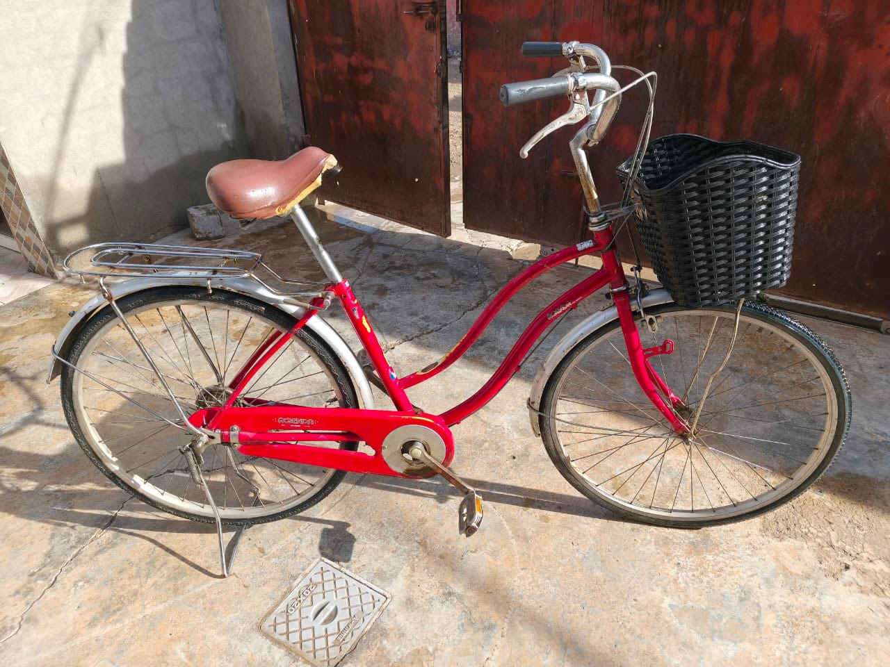 السلام عليكم بايسكل  بناتي للبيع حجم 26  نظيف السعر 60 وبي مجال للشراية الاتصال *********** او مراسلة خاص
