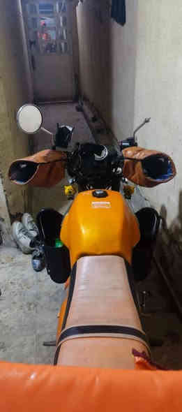 سلام عليكم دراجه دايون لايتي 
دراجه مكفوله كفاله عامه 
بيها شويه ملاحضات الاستيرن ماله وكعت ونعوج 
اوراقه موجودات بس متنكعات كامه اوراقه 
دراجه نص نكره بكل وقت المو شراي لا يراسل 
اي نقص مابيها السعر خاص مكاني بغداد سبع البور 
***********
