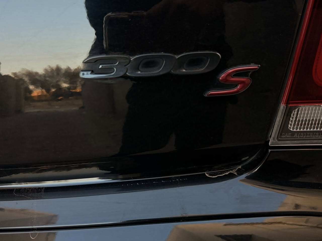 السلام عليكم اخوان 
 كرايسلر اوباما 300S وارد أمريكي كفاله عامه عدا الموضح أمامك خشم الچاملق الأيمن بارد فقط والدعامية الباقي مكفول على وضع الشركة ايرباگات السياره كلها سليمة

موديل 2021 فئة الـS فول 1/1 بچم عريض بلاد

فتحة سقف بنوراما على طول السياره 

رادار امامي 

تنبيه خروج عن المسار 

رادار خلفي 

رادارات جانبيه 

حساسات اماميه 

حساسات خلفيه 

مري كهرباء متحركه + هيتر + رادارات + إشارات بالمري

كامره دواره 

8سلندر هيمي V8

ويل حجم 20 عنكبوتS بلاد مع تخم تاير جديد

تدفئة مقاعد اماميه جهتين 

تدفئة مقاعد خلفيه جهتين 

تحكم مقاعد امامي كهربائي 

سلايد روف بنورامي تحكم كهربائي منفصل 3 وضعيات 

داخل احمر كشنات حضن S احمر بلاد مختم

دفيوزر خلفي كاربون فايبر 

السياره مواصفات هيمي S فول للأخير اعلى مواصفات بالاوباما ماكو اعلى منها 

السياره مكفوله على وضع الشركه استخدام شخصي مكفوله گير محرك كهربائيات وبدي ماعدا الموضح ما مشتغله ع الخط نهائياً رقم بصره الدولي حره السياره بأسمي سنويه وهزه لل2028
تحويل ثاني يوم … السياره حلوه ونضيفه ما ناقصها شي وبالعافيه على الياخذها 
مكان السياره ميسان  مركز المدينه قطاع 30 
الرقم ***********

السعر 270 وبيها مجال للطيبين
