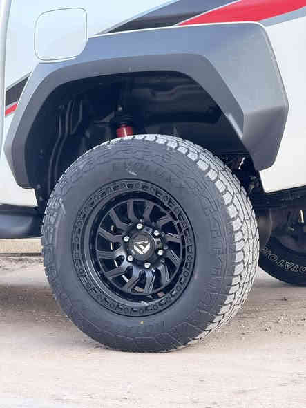 تخم ويل مع تايرات جدد للبيع يرهم جي ار 24/25 الي يعجبة يتصل وبلخدمة ***********
