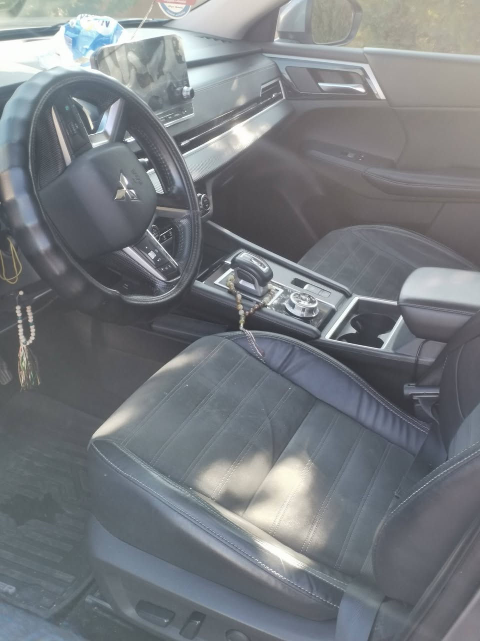 2022 MITSUBISHI OUTLANDER
ميتسوبيشي اوتلاندر
موديل2022
حجم المحرك : 2.5L
ضرر جاملغ وباب خلف السايق
بجم وخلف كبس مامفتوح
ايرباك باب السايق والخلف طاك 
 رقم الشاصي JA4J3UA85NZ075670
مواصفات
بصمة ابواب
كاميرا خلفي
هاند بريك بصمة
كامرا 360 درجة
اوتو ستوب (𝐀𝐔𝐓𝐎  𝐒𝐓𝐎𝐏)

رادار جانبي  (نقاط عمياء)
رادار خلفي (التحذير من الاصطدام)
حساسات خلفي
إشارات بلمري
نظام (𝐒𝐇𝐎𝐖)
نظام (𝐀𝐔𝐓𝐎)
نظام
(𝐄𝐂𝐎)
نظام (𝐍𝐎𝐑𝐌𝐀𝐋)
كشنات هیتر
تحكم استيرن
لايتات (𝐋𝐄𝐃)
عدسة زينون
بكلايتات (𝐋𝐄𝐃)
ويل 20
تواصل ***********
