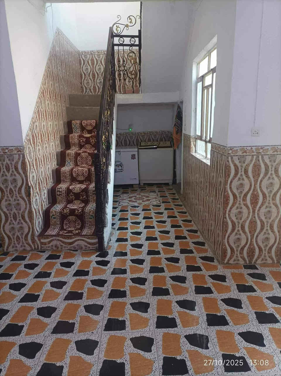 بيت للبيع في القاسم ع حي الزهراء الثاني البيت مساحته 110متركلش حلو بنيان مرتب ونظيف طابو صرف ***********
